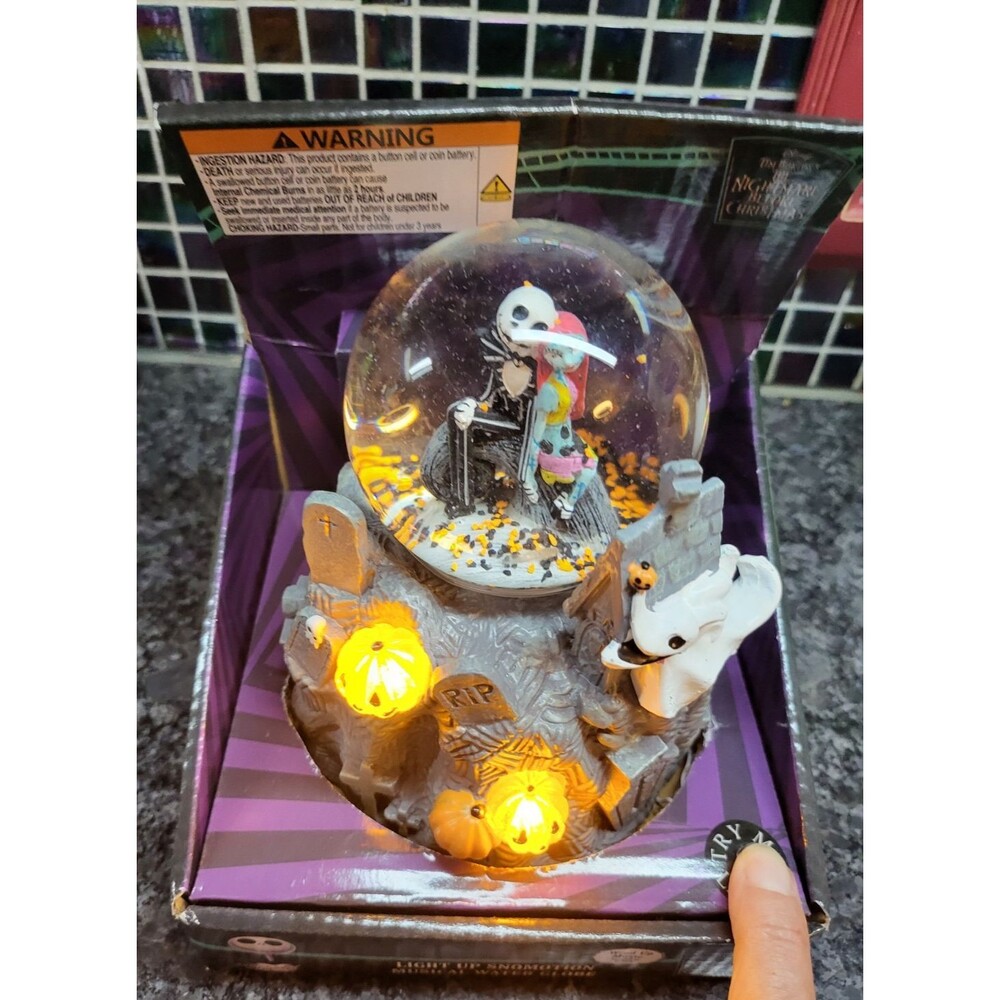 Nightmare Before Christmas Jack & Sally Musical Light Up Water Globe NIP